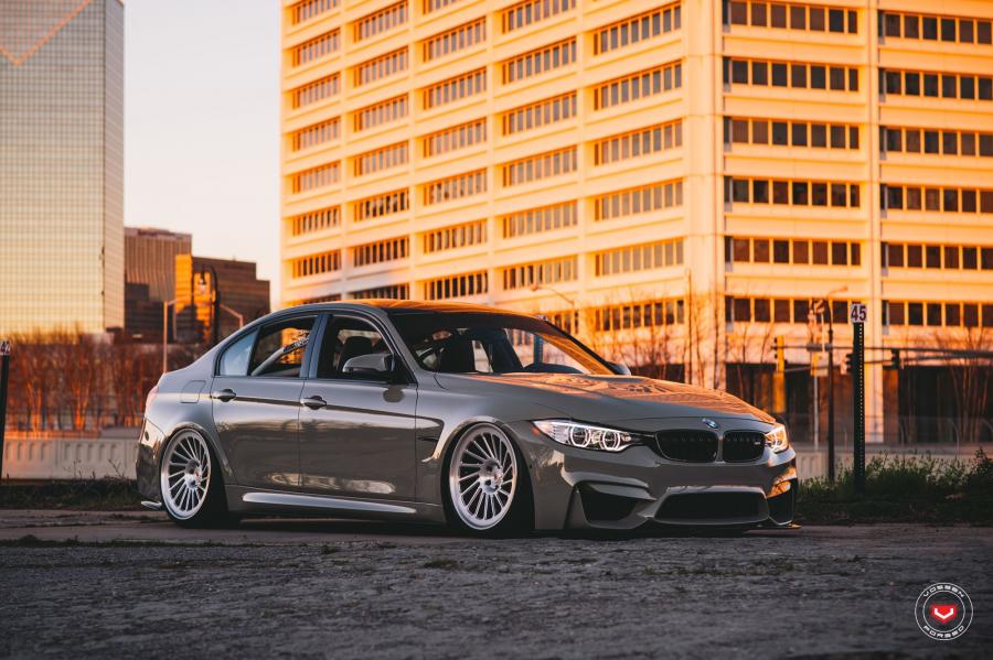  BMW M3 Sedan on Vossen Wheels (LC-106T) 2017 года  (фото 4 из 26)